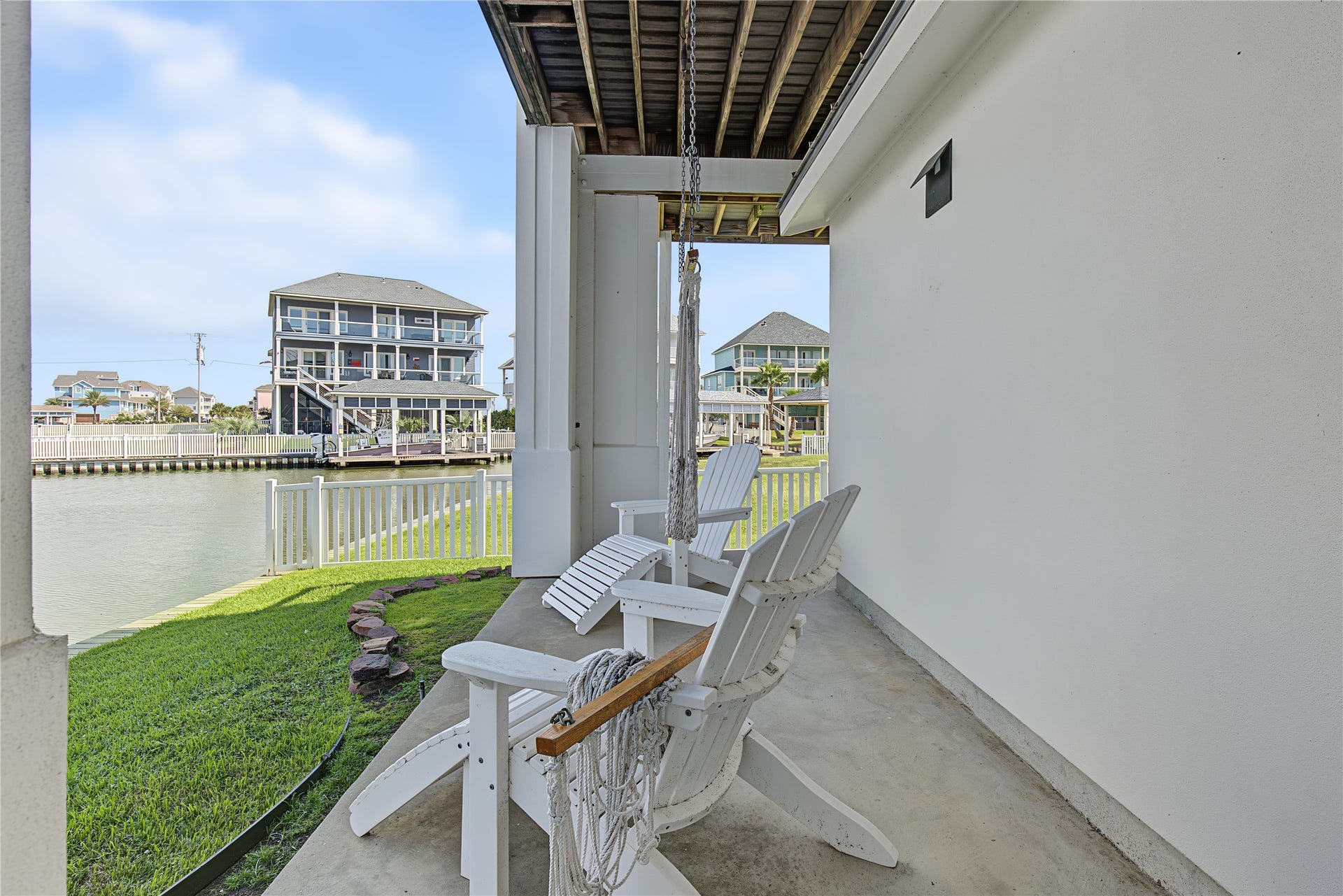 10 Islamorada, Hitchcock, TX 77563 10 Islamorada, Hitchcock, TX 77563