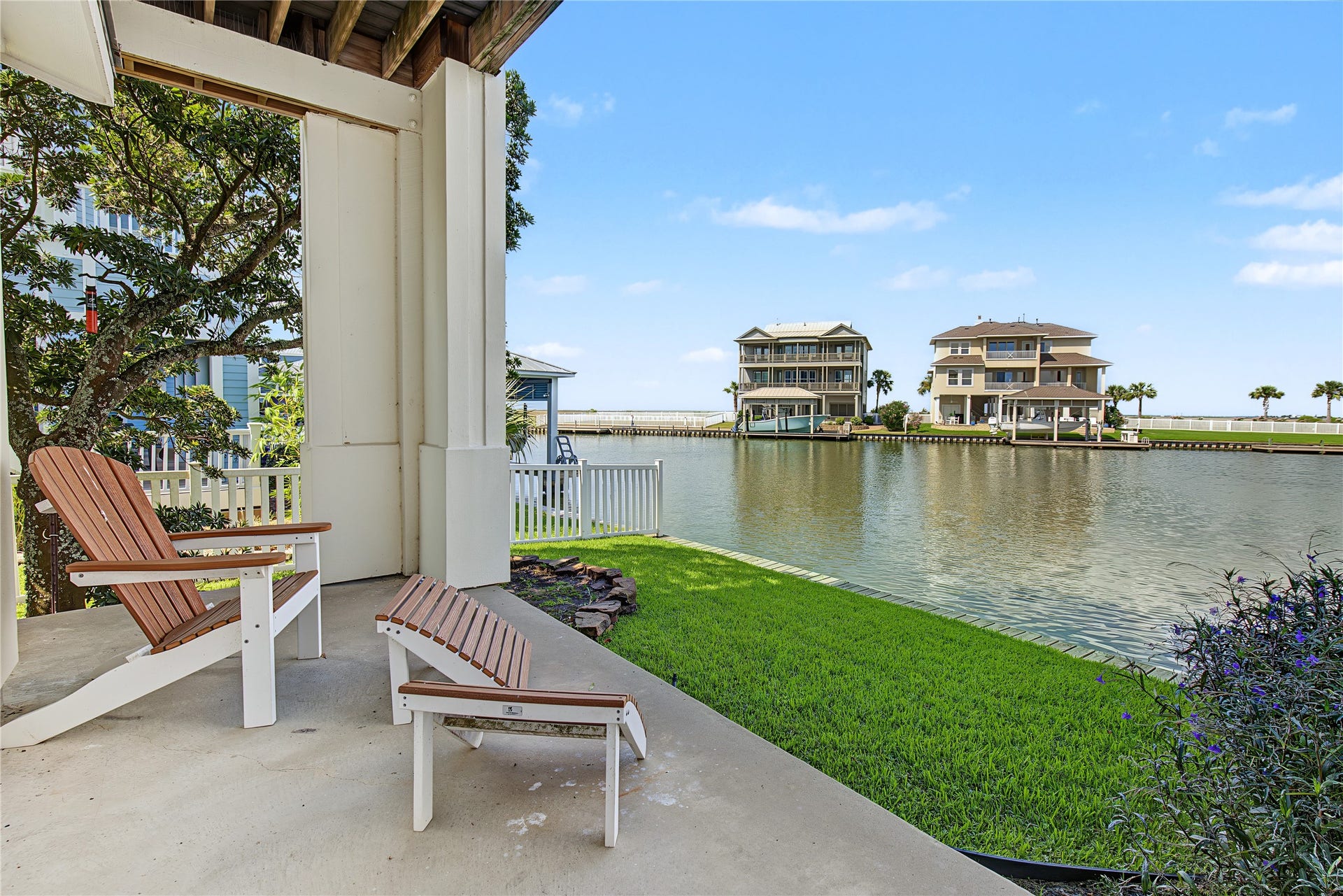 10 Islamorada, Hitchcock, TX 77563 10 Islamorada, Hitchcock, TX 77563