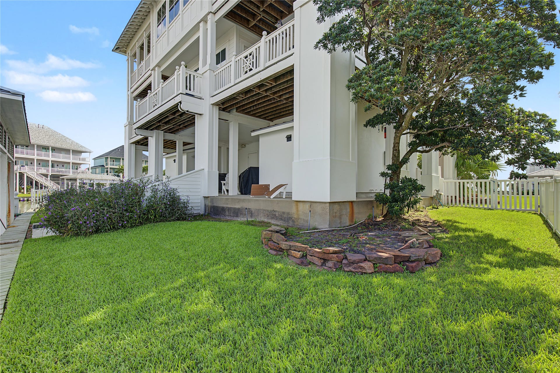 10 Islamorada, Hitchcock, TX 77563 10 Islamorada, Hitchcock, TX 77563