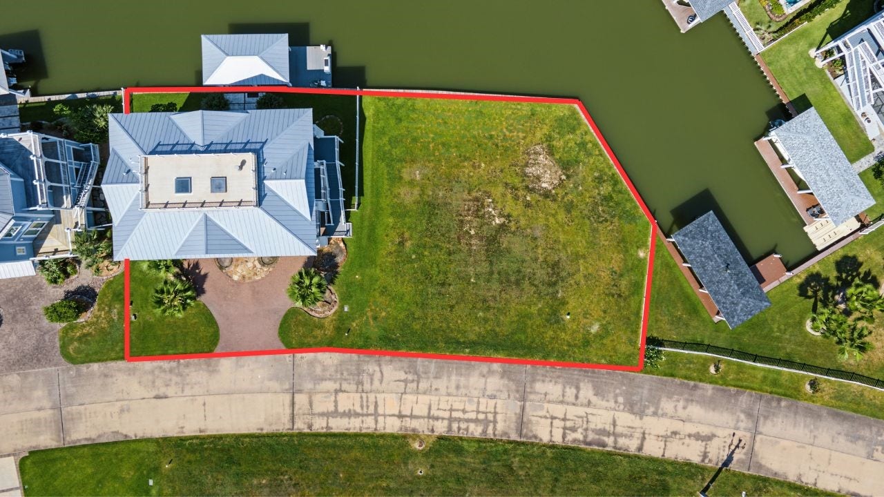 10 Islamorada, Hitchcock, TX 77563 10 Islamorada, Hitchcock, TX 77563