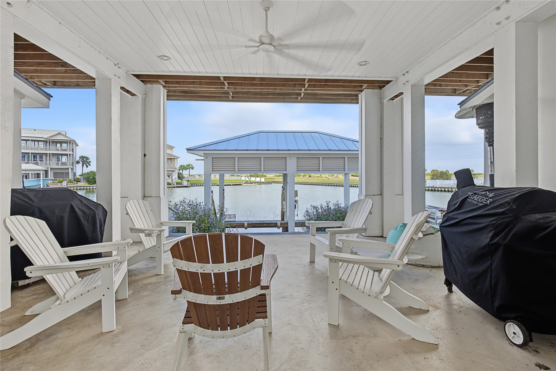 10 Islamorada, Hitchcock, TX 77563 10 Islamorada, Hitchcock, TX 77563