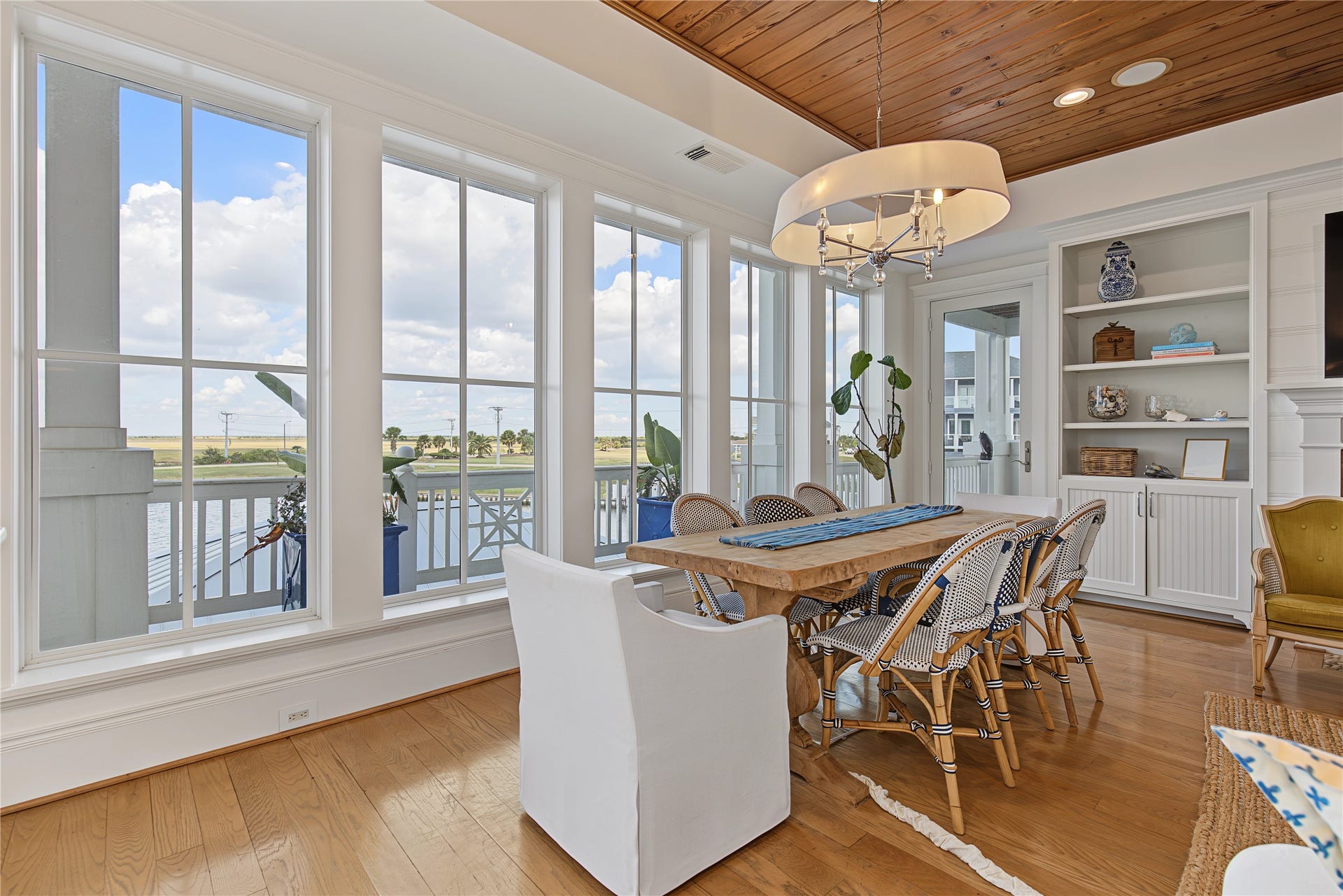 10 Islamorada, Hitchcock, TX 77563 10 Islamorada, Hitchcock, TX 77563