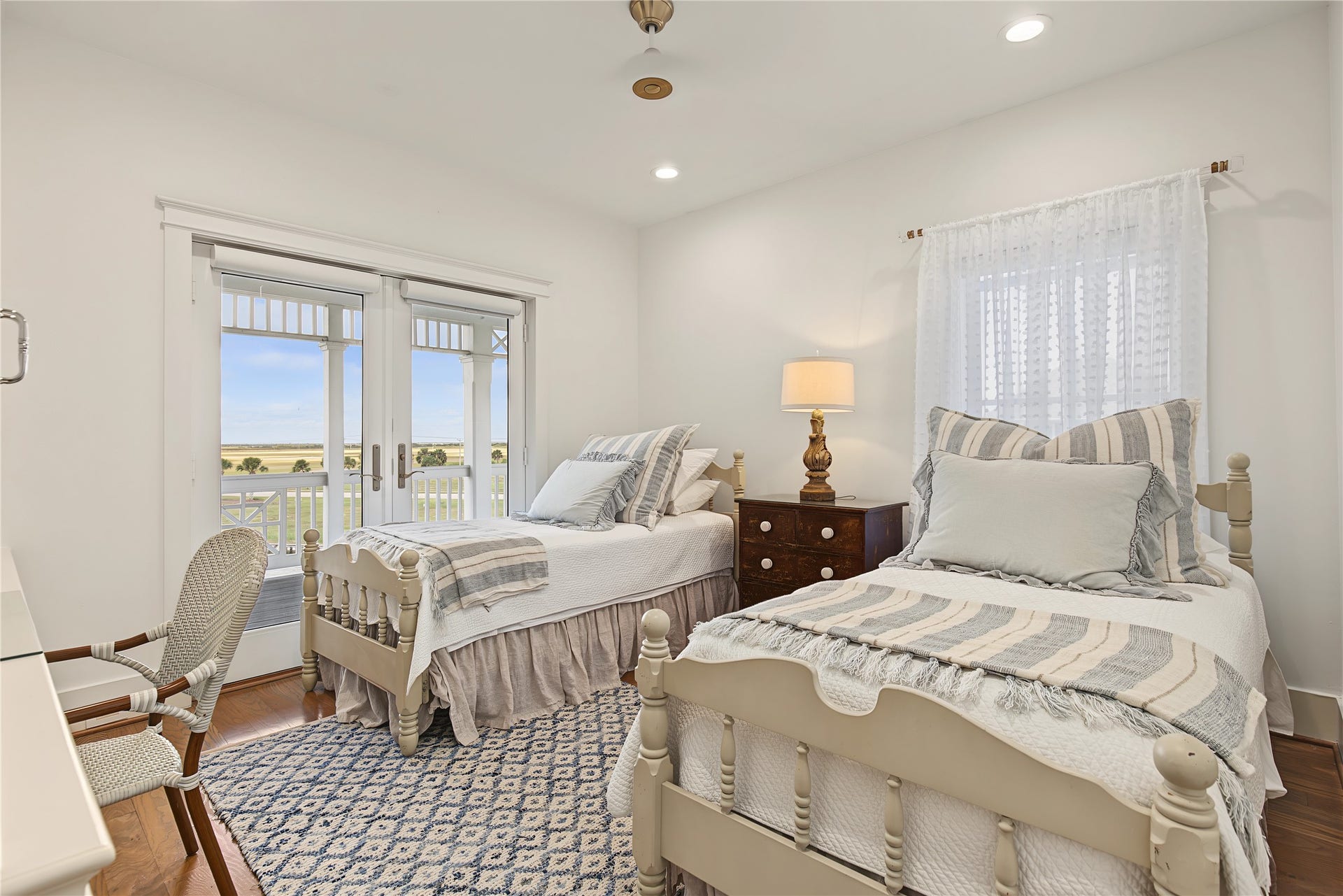 10 Islamorada, Hitchcock, TX 77563 10 Islamorada, Hitchcock, TX 77563