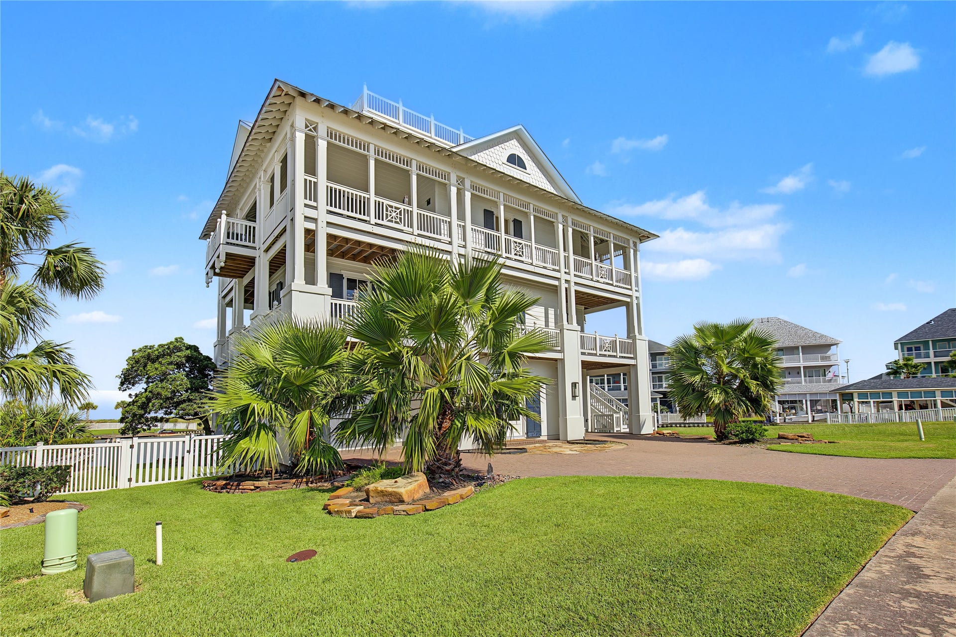 10 Islamorada, Hitchcock, TX 77563 10 Islamorada, Hitchcock, TX 77563