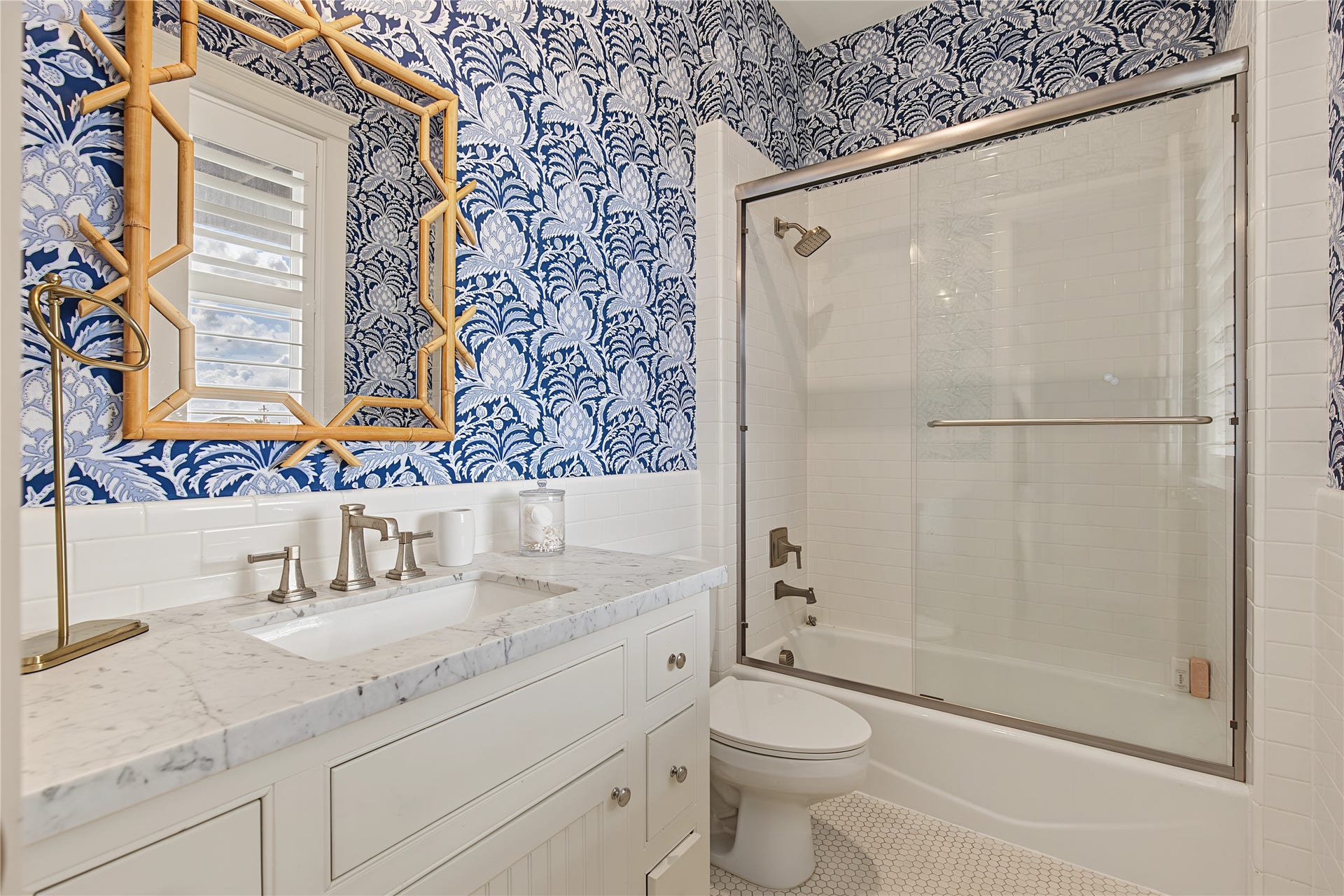 10 Islamorada, Hitchcock, TX 77563 10 Islamorada, Hitchcock, TX 77563