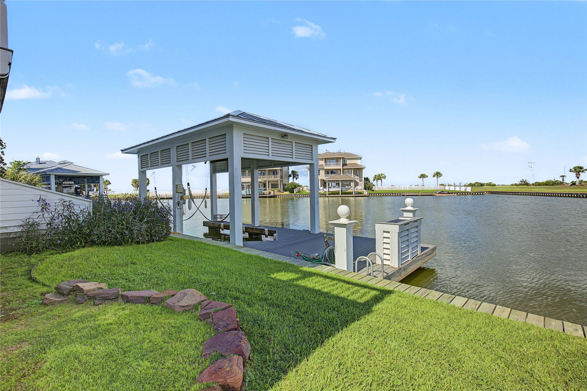 10 Islamorada, Hitchcock, TX 77563 10 Islamorada, Hitchcock, TX 77563
