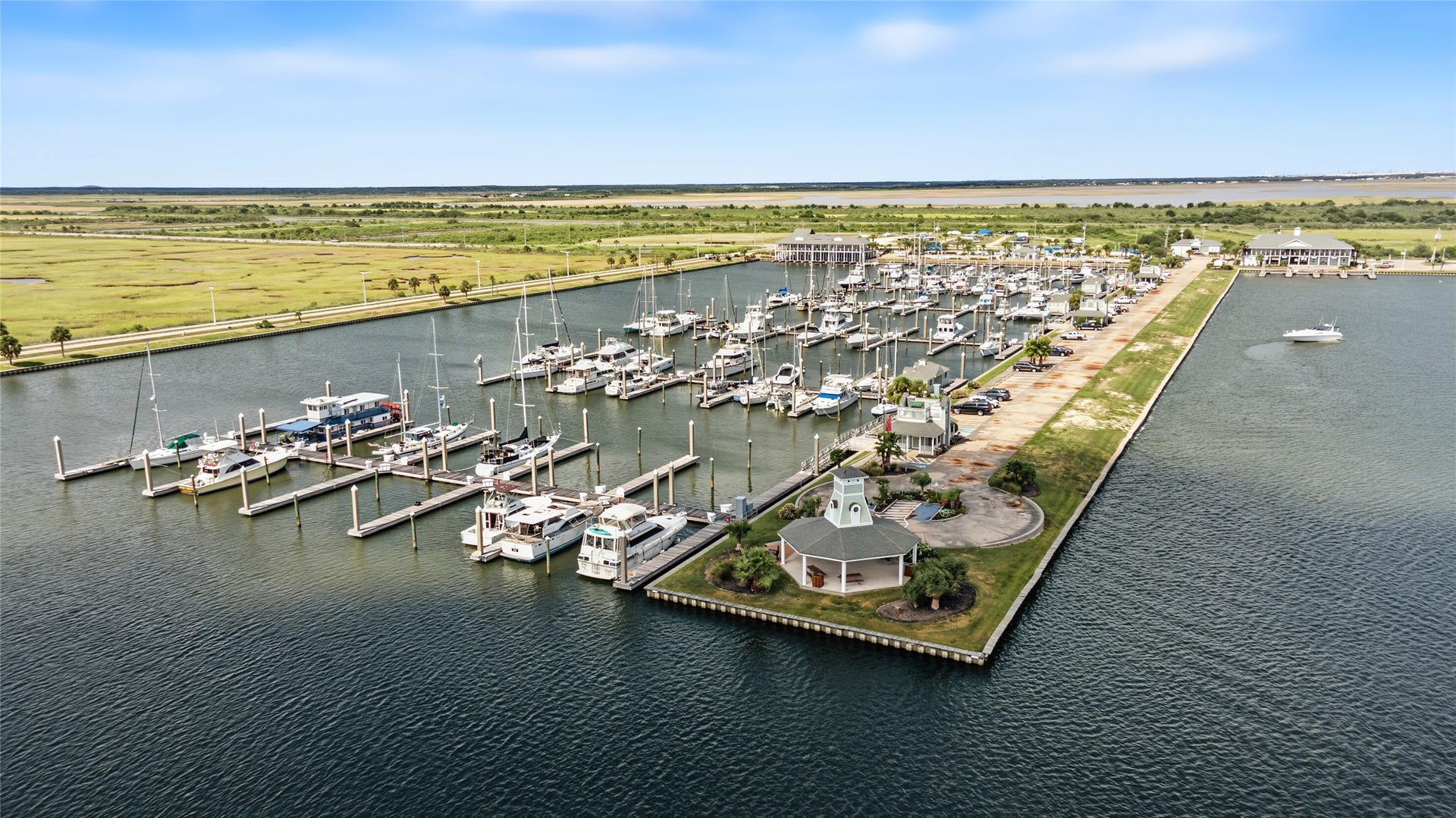 10 Islamorada, Hitchcock, TX 77563 10 Islamorada, Hitchcock, TX 77563