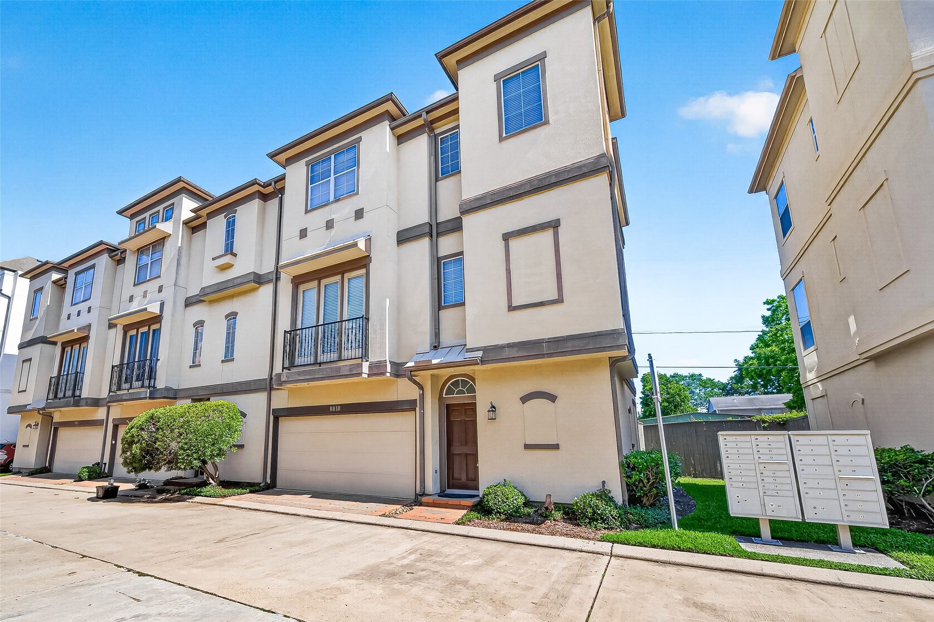 8810 Lakeshore Bend Drive, Houston, TX 77080 8810 Lakeshore Bend Drive, Houston, TX 77080