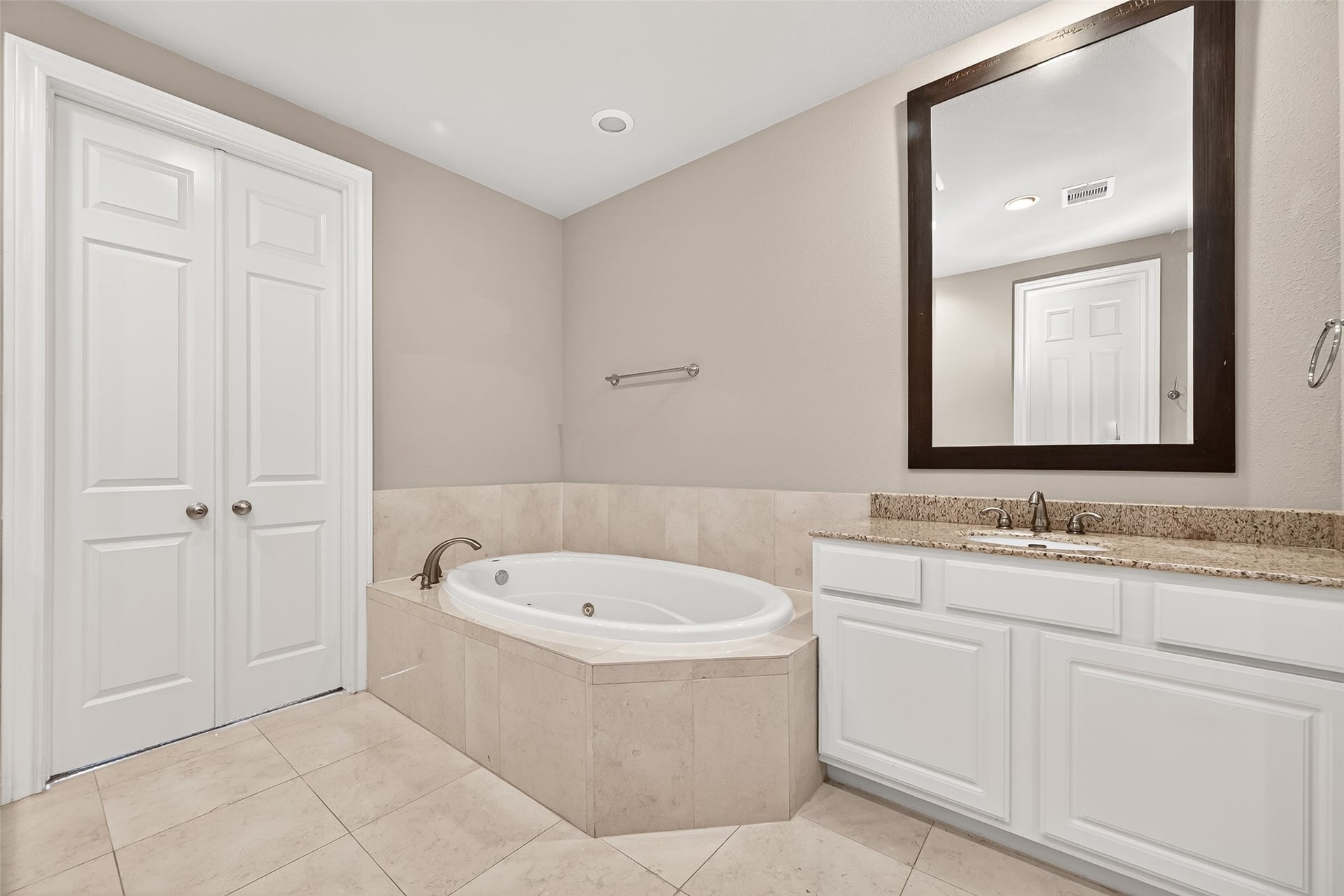 8810 Lakeshore Bend Drive, Houston, TX 77080 8810 Lakeshore Bend Drive, Houston, TX 77080