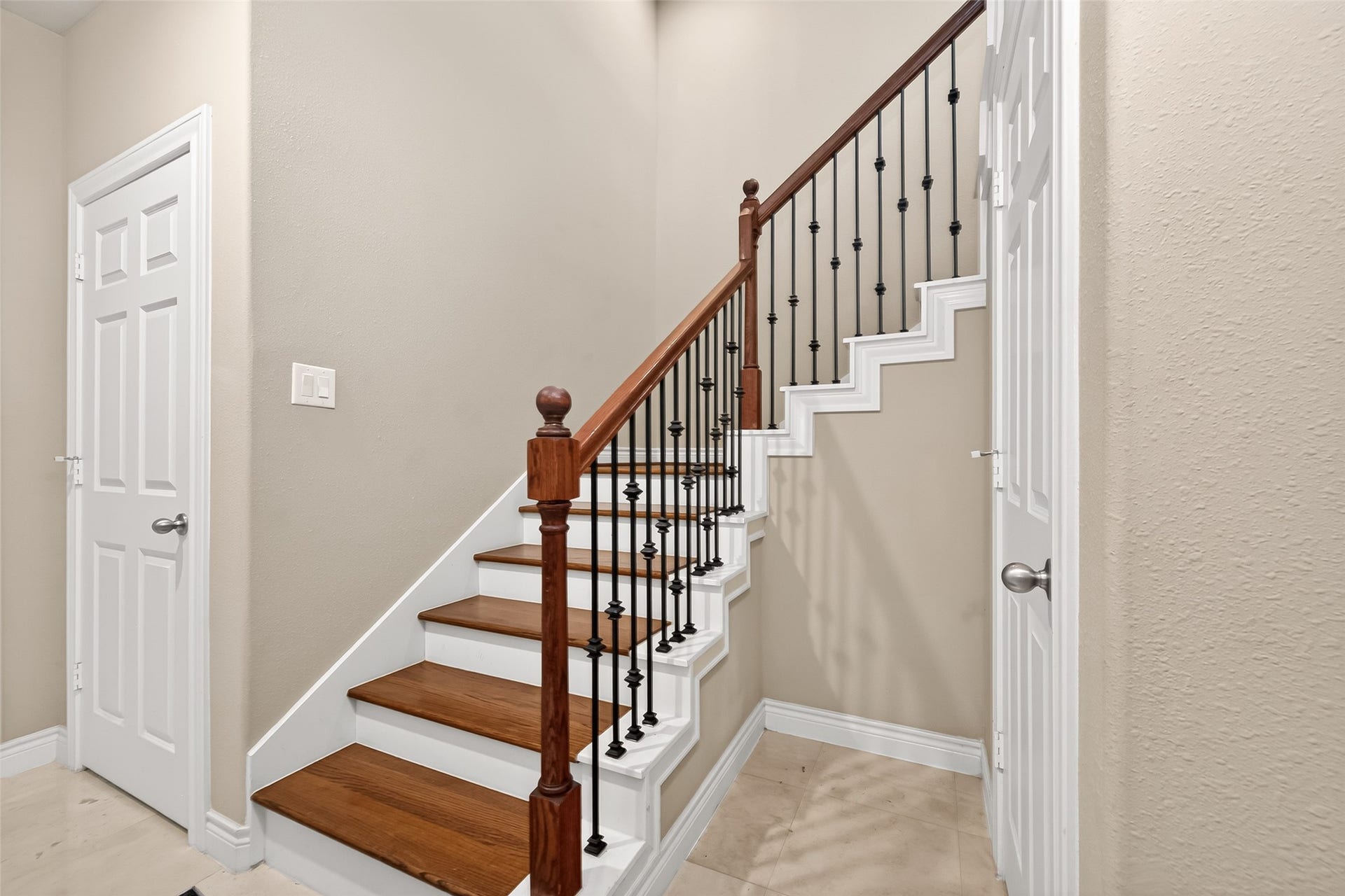 8810 Lakeshore Bend Drive, Houston, TX 77080 8810 Lakeshore Bend Drive, Houston, TX 77080
