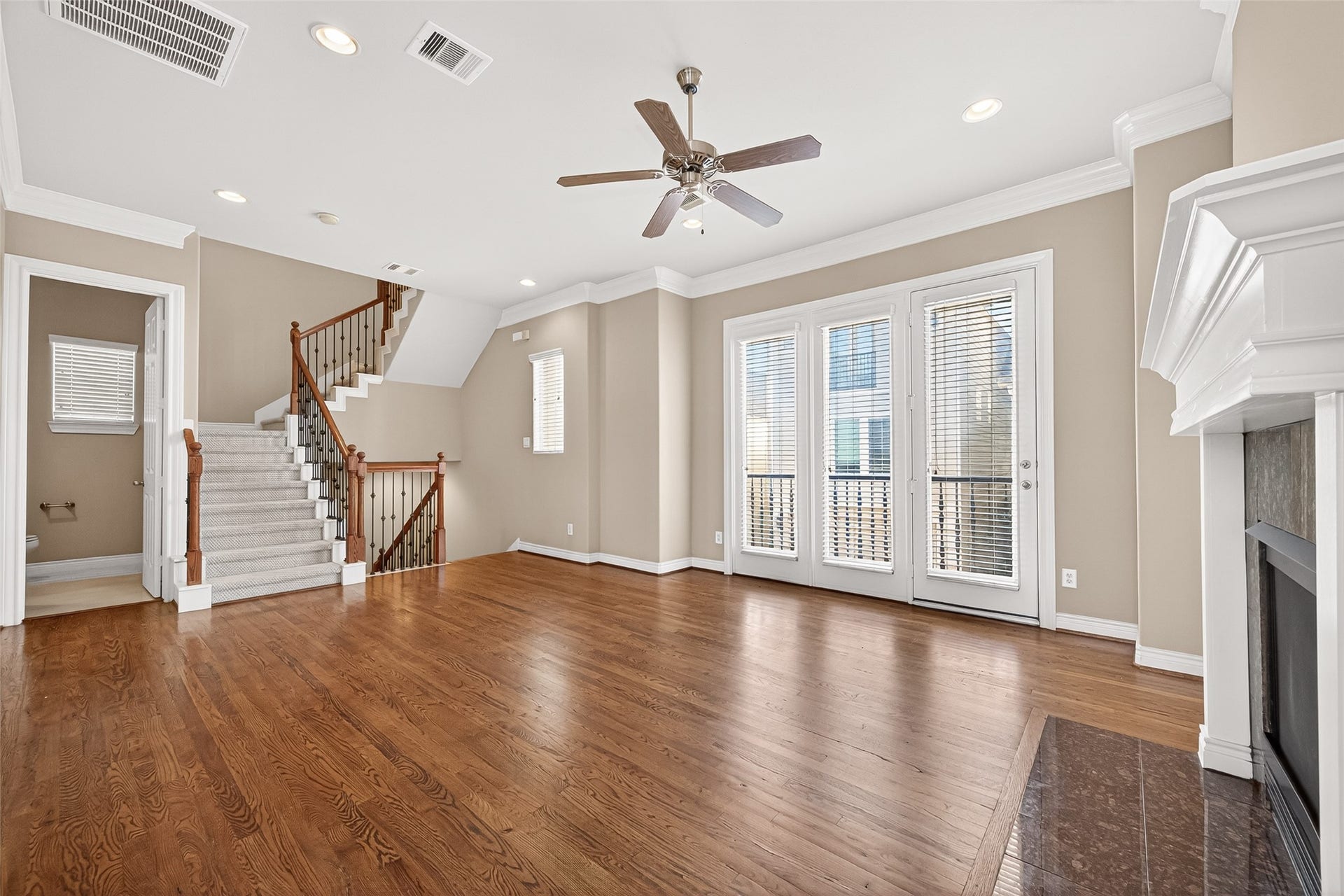 8810 Lakeshore Bend Drive, Houston, TX 77080 8810 Lakeshore Bend Drive, Houston, TX 77080