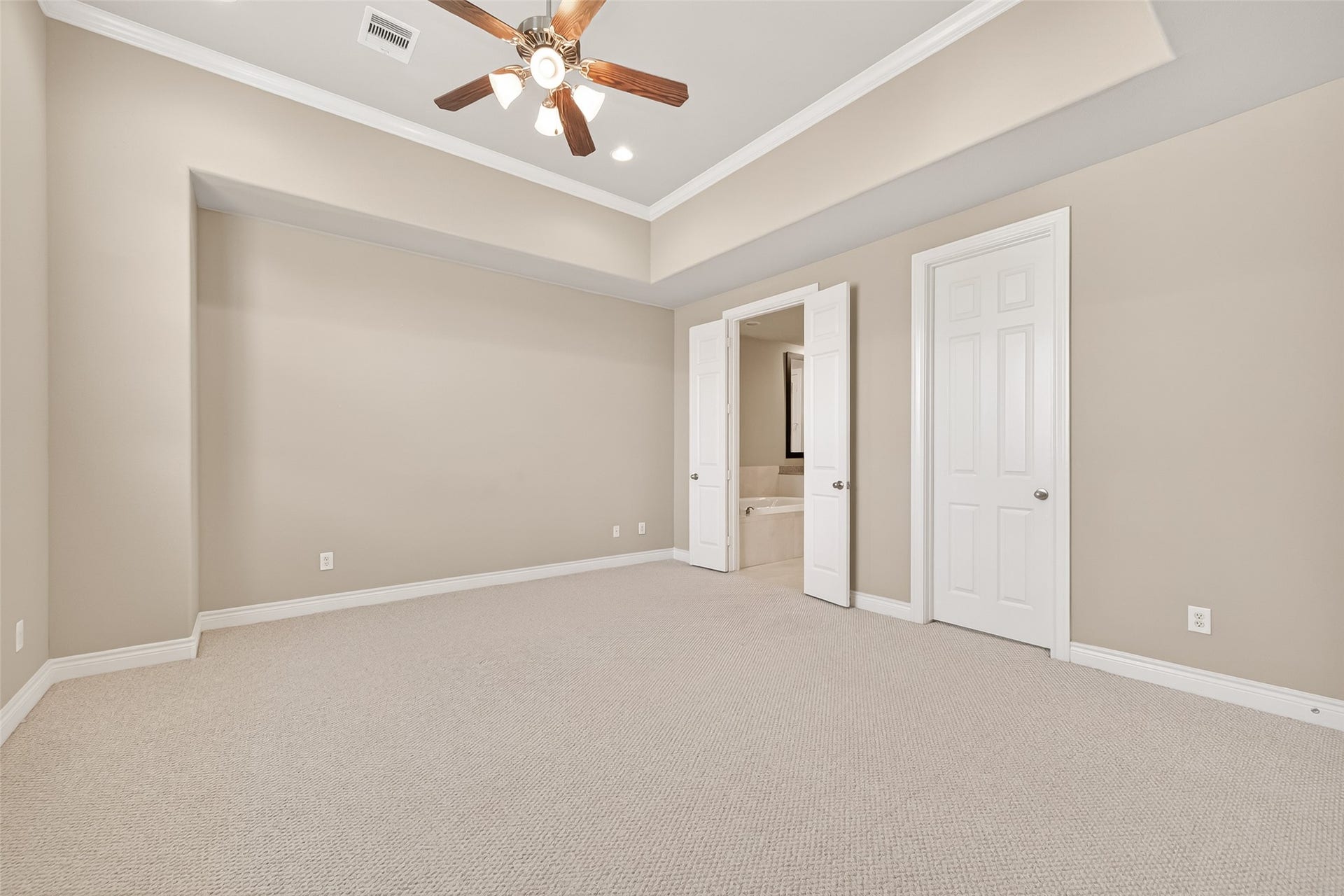 8810 Lakeshore Bend Drive, Houston, TX 77080 8810 Lakeshore Bend Drive, Houston, TX 77080