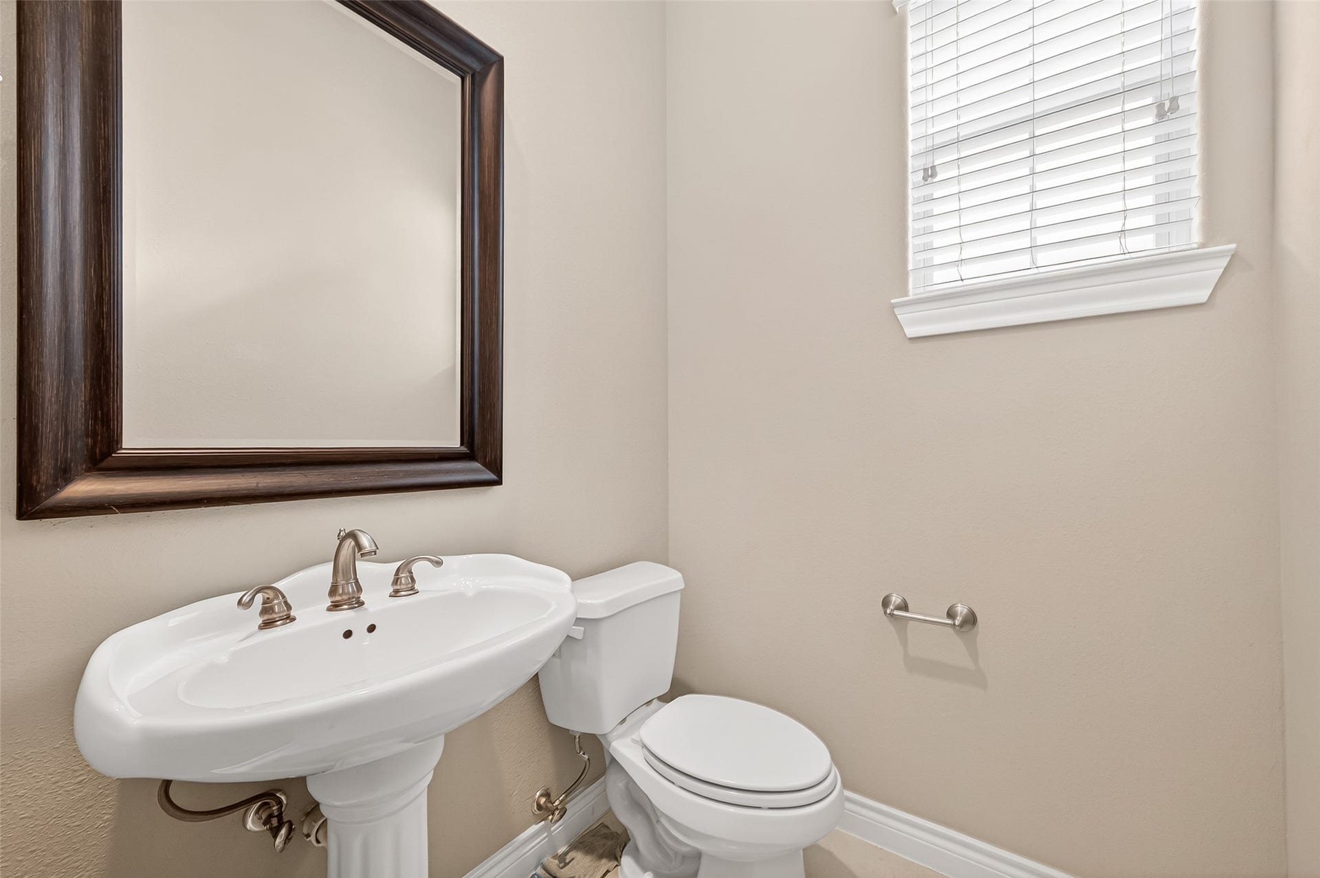 8810 Lakeshore Bend Drive, Houston, TX 77080 8810 Lakeshore Bend Drive, Houston, TX 77080