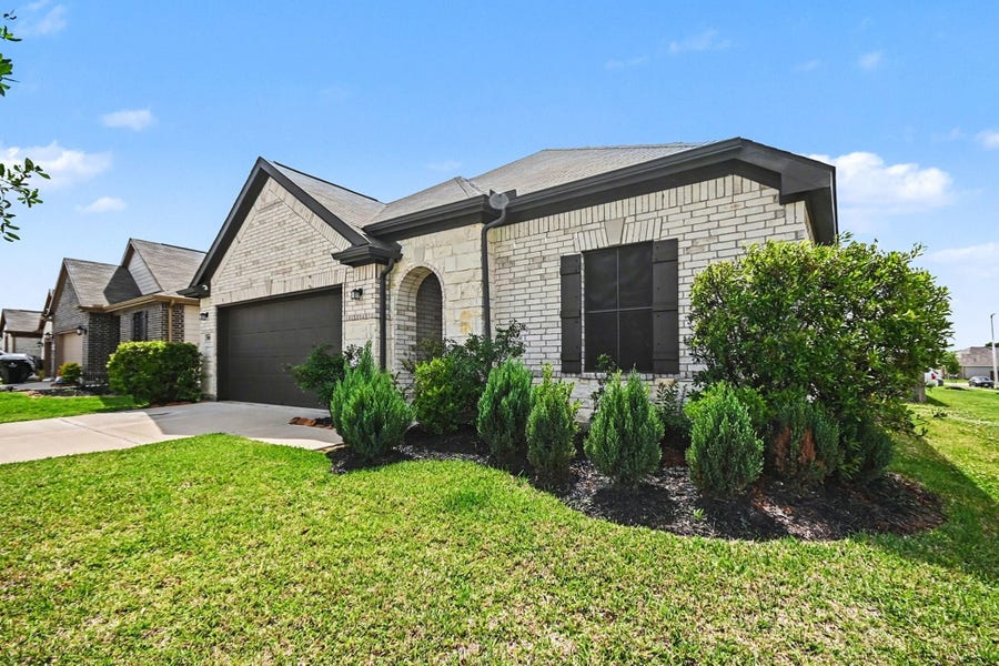 Property photo for 2022 Rebel Way, Alvin, TX