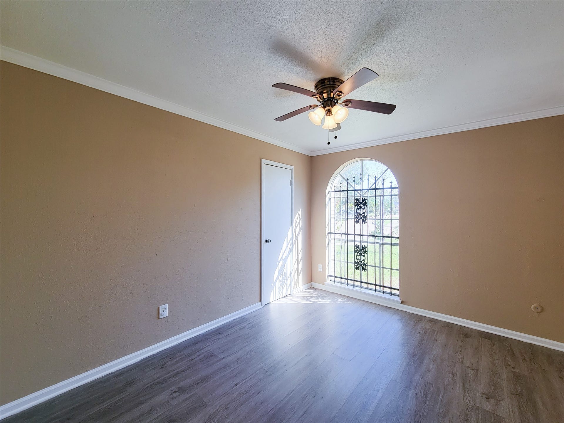 6606 Laughlin Drive, Houston, TX 77489