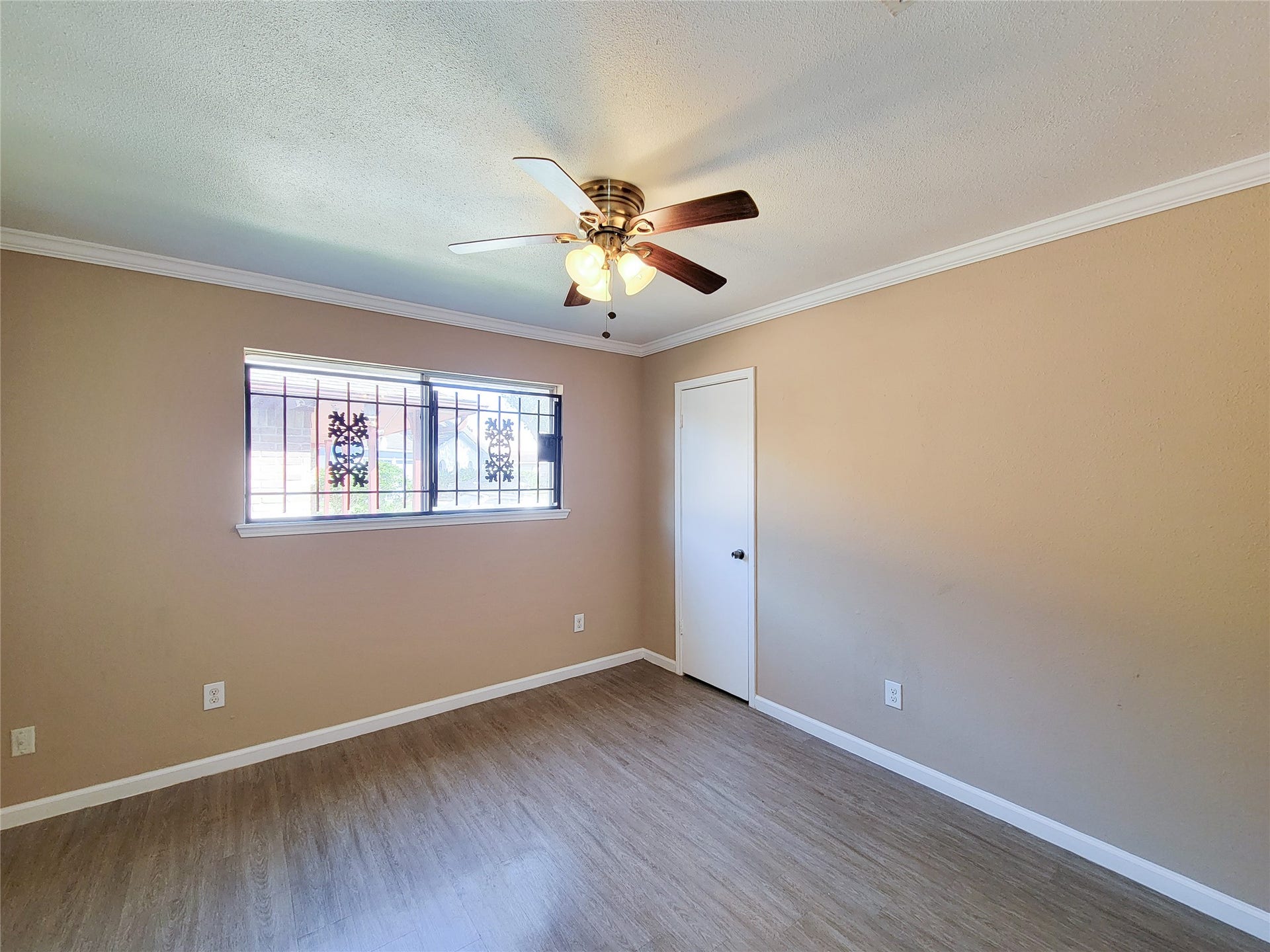 6606 Laughlin Drive, Houston, TX 77489