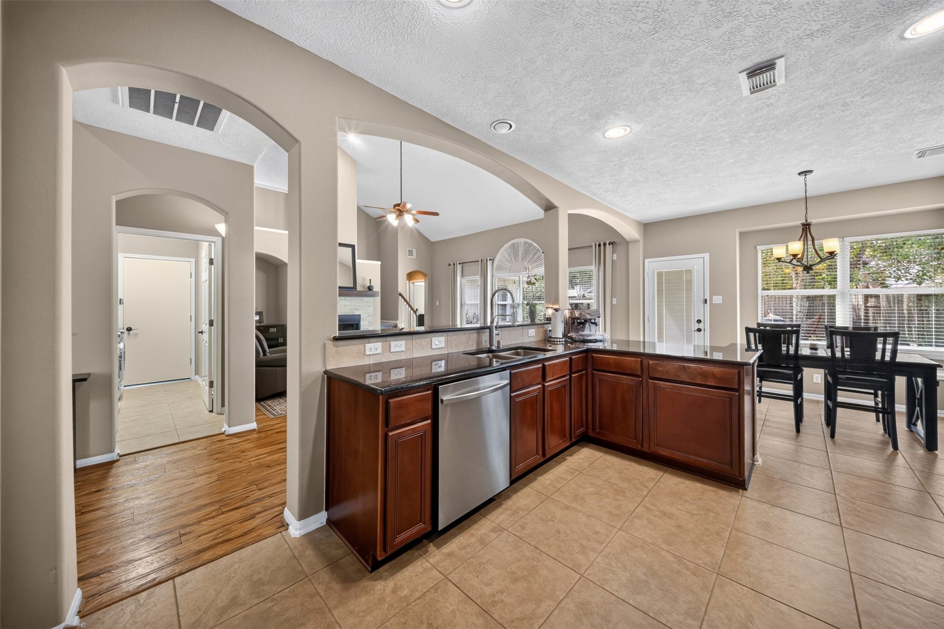 127 N Hawthorne Hollow Circle, The Woodlands, TX 77384 127 N Hawthorne Hollow Circle, The Woodlands, TX 77384