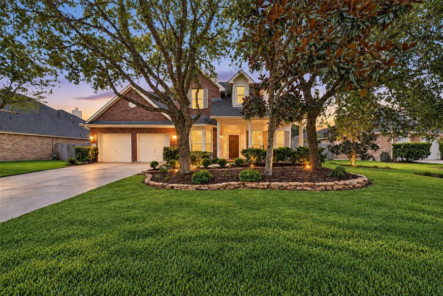 Property photo for 127 N Hawthorne Hollow Circle, The Woodlands, TX
