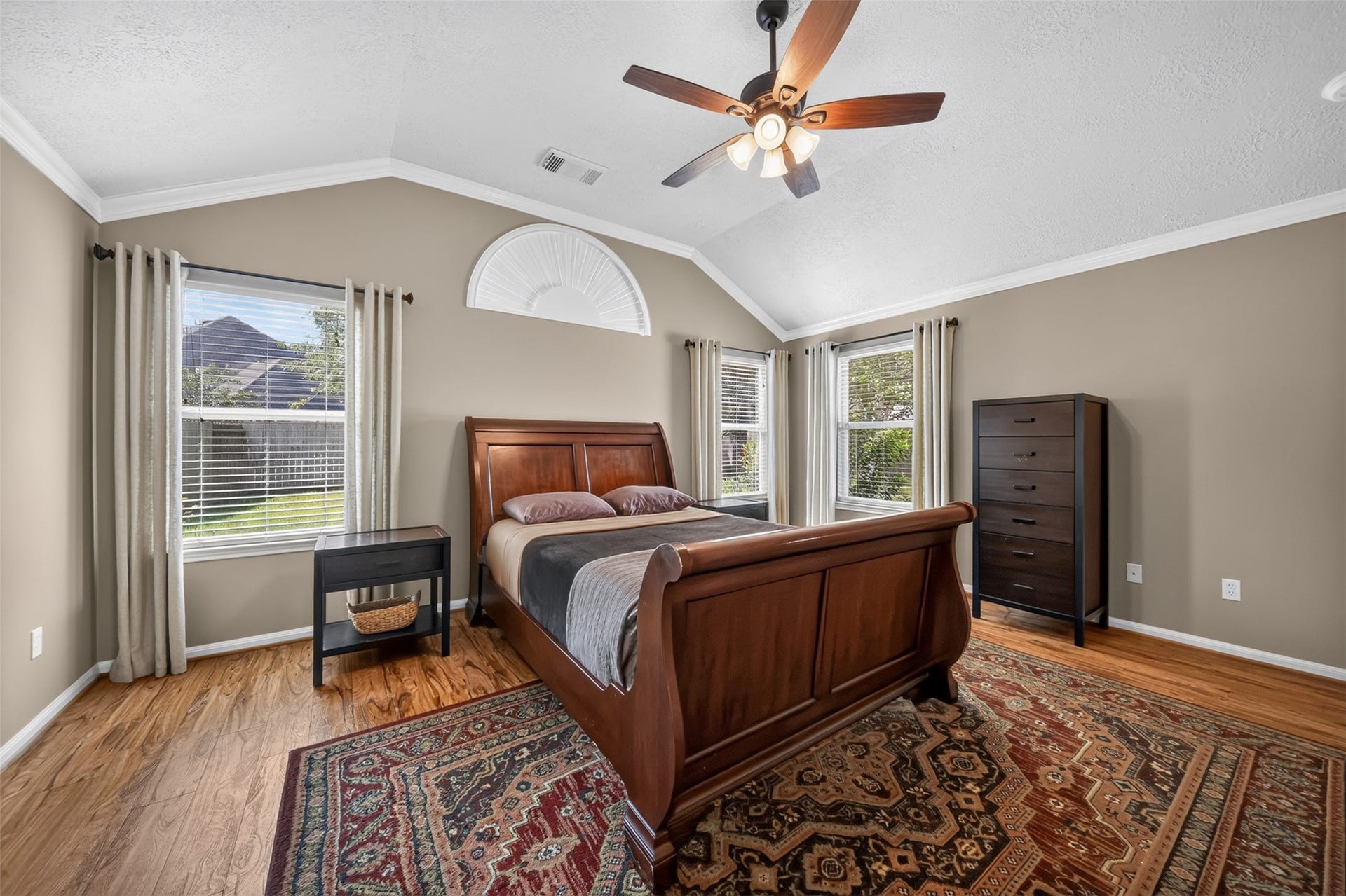 127 N Hawthorne Hollow Circle, The Woodlands, TX 77384 127 N Hawthorne Hollow Circle, The Woodlands, TX 77384