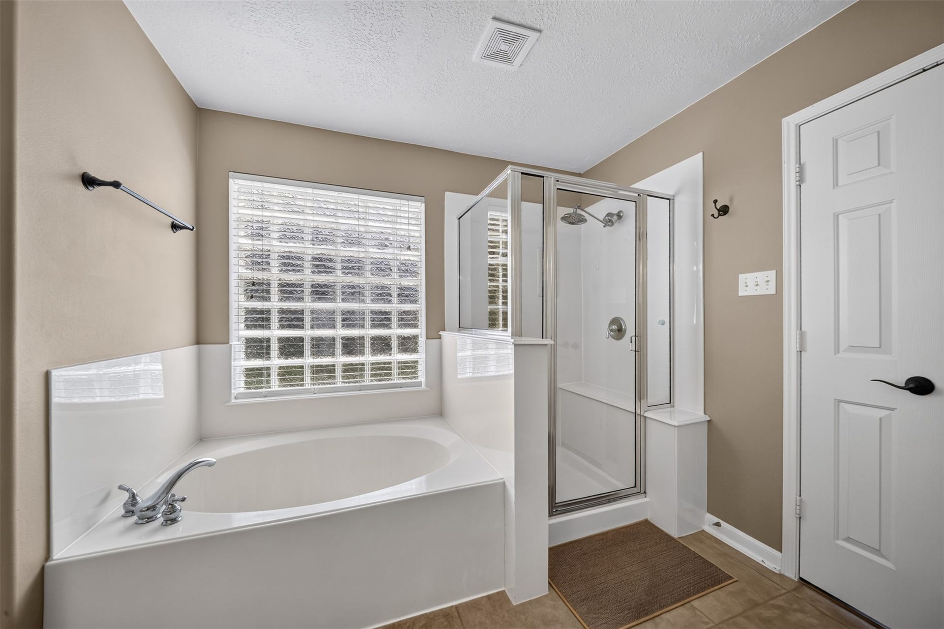 127 N Hawthorne Hollow Circle, The Woodlands, TX 77384 127 N Hawthorne Hollow Circle, The Woodlands, TX 77384