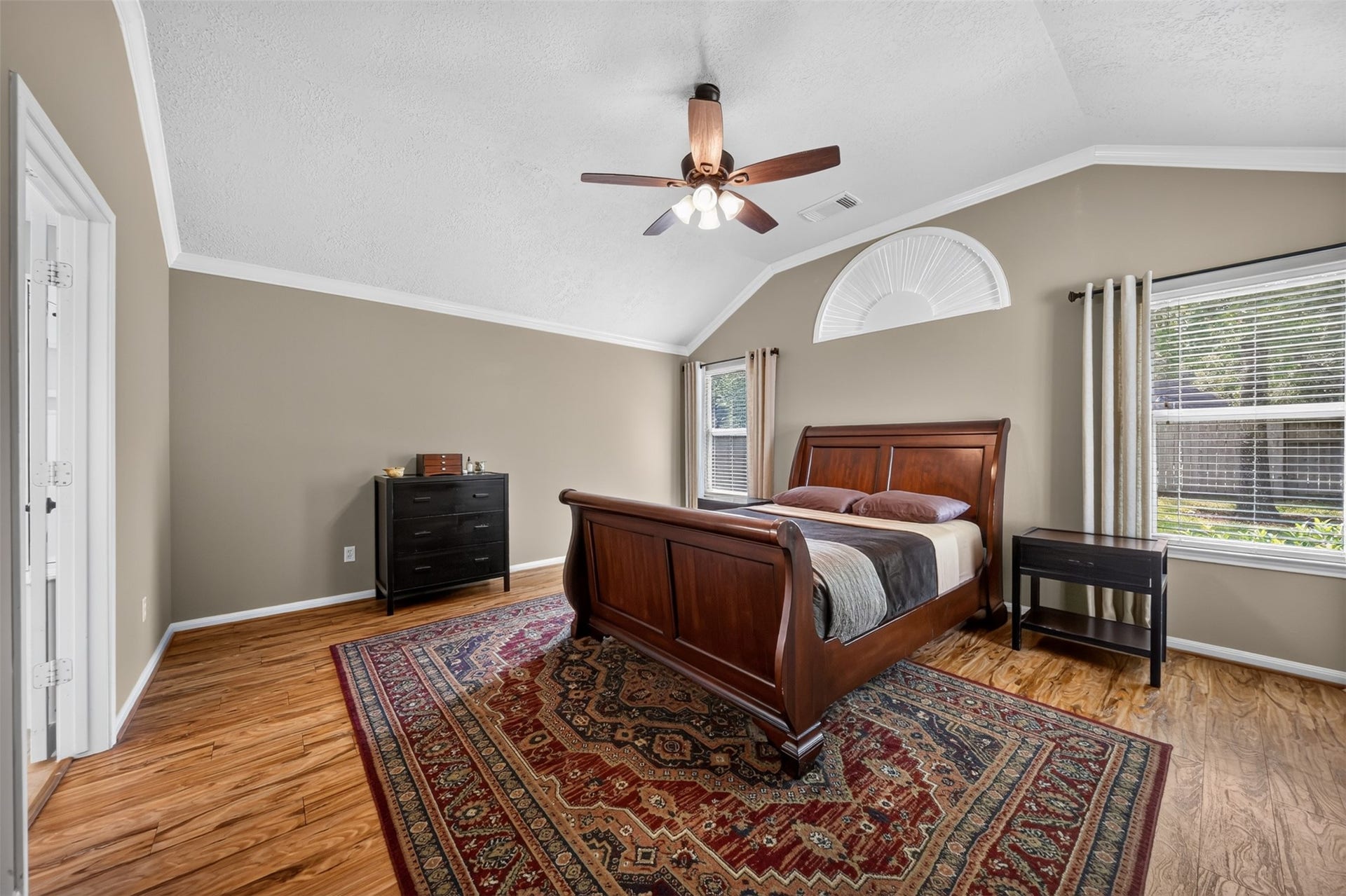 127 N Hawthorne Hollow Circle, The Woodlands, TX 77384 127 N Hawthorne Hollow Circle, The Woodlands, TX 77384