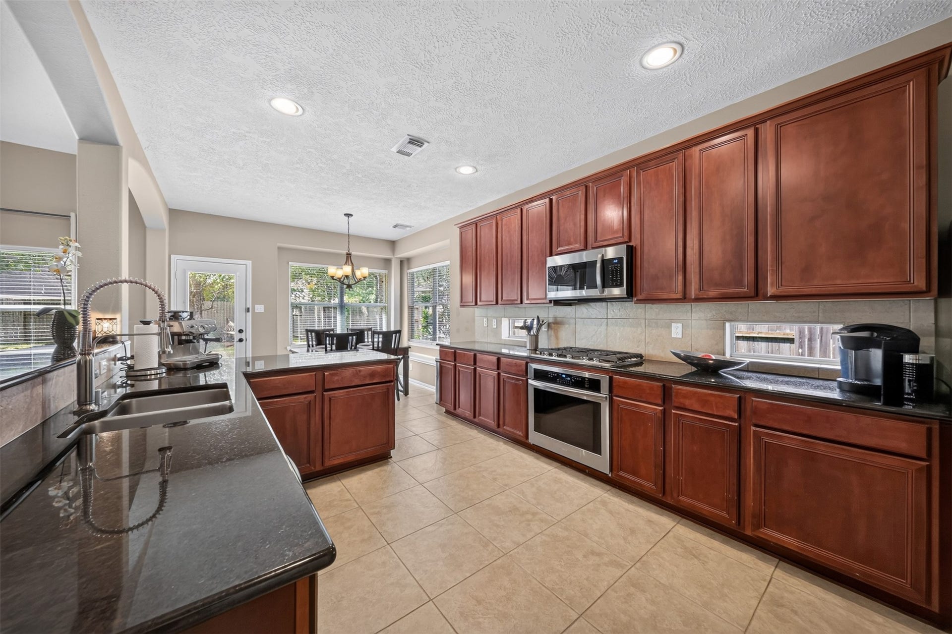 127 N Hawthorne Hollow Circle, The Woodlands, TX 77384 127 N Hawthorne Hollow Circle, The Woodlands, TX 77384