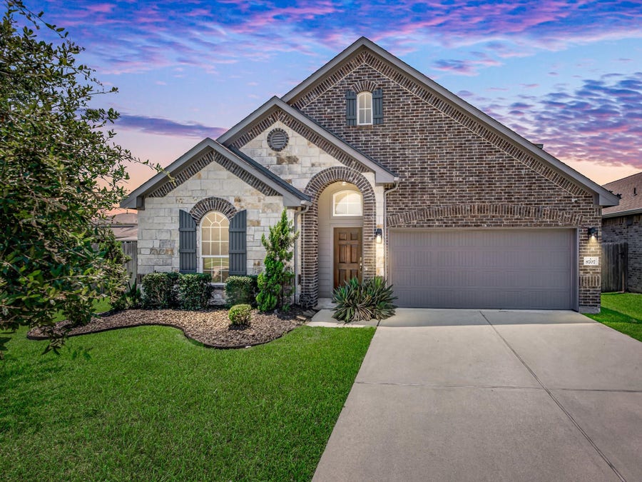 Property photo for 8707 W Crescent Lake Circle, Baytown, TX