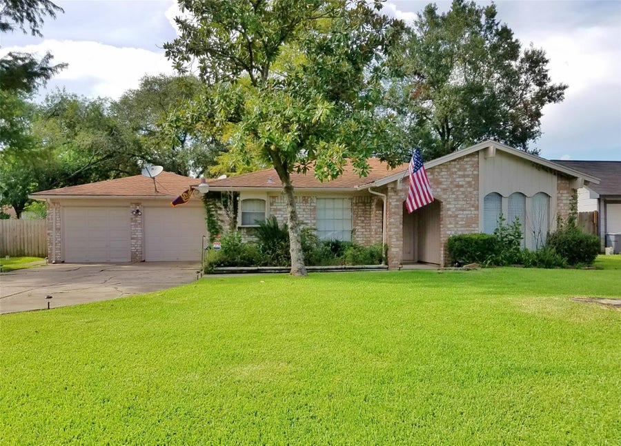 Property photo for 3800 Kingsway Drive, Baytown, TX
