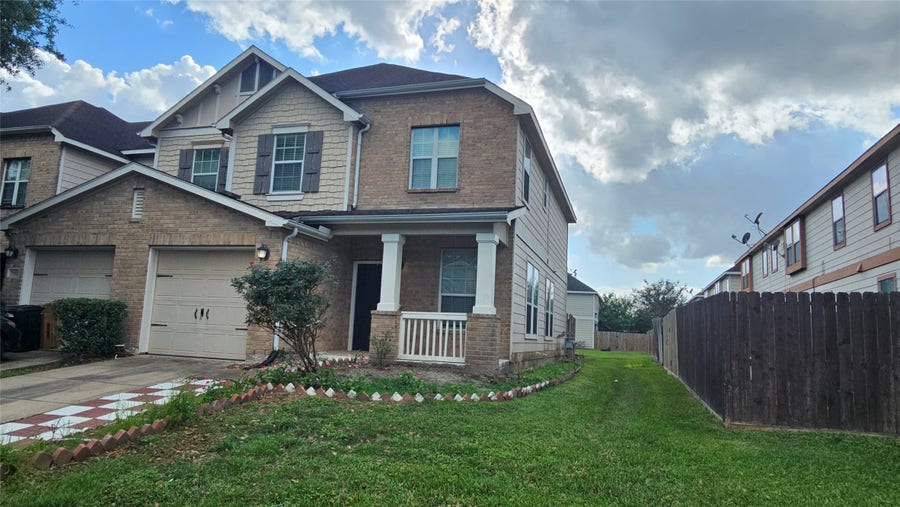 Property photo for 7918 Barnes Ridge Lane, Houston, TX