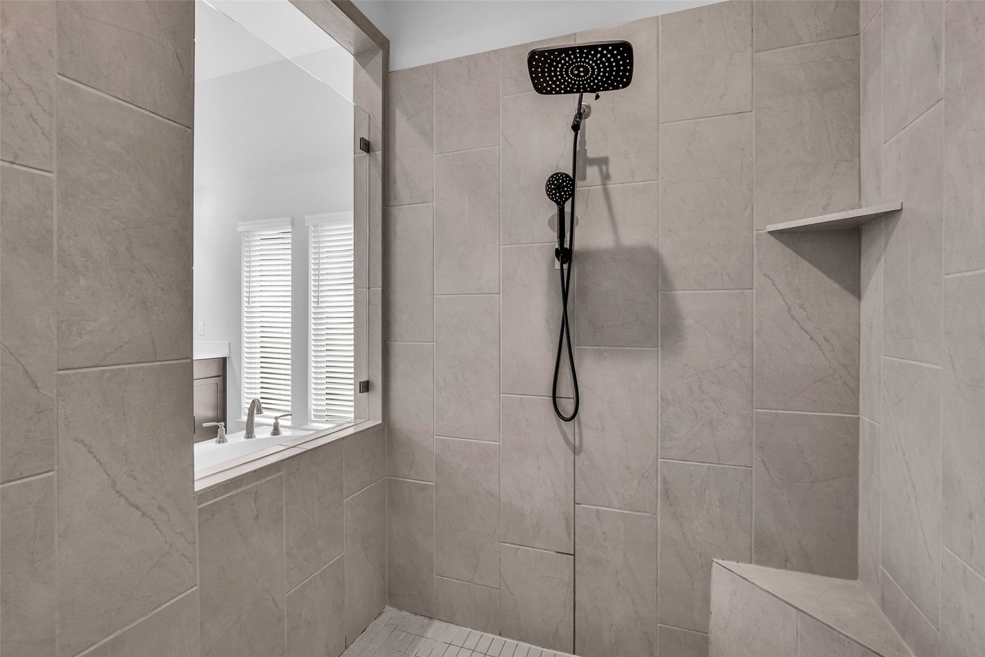 2215 Carrol Creek Drive, Richmond, TX 77469 Spacious 7'x6' shower with corner seat
