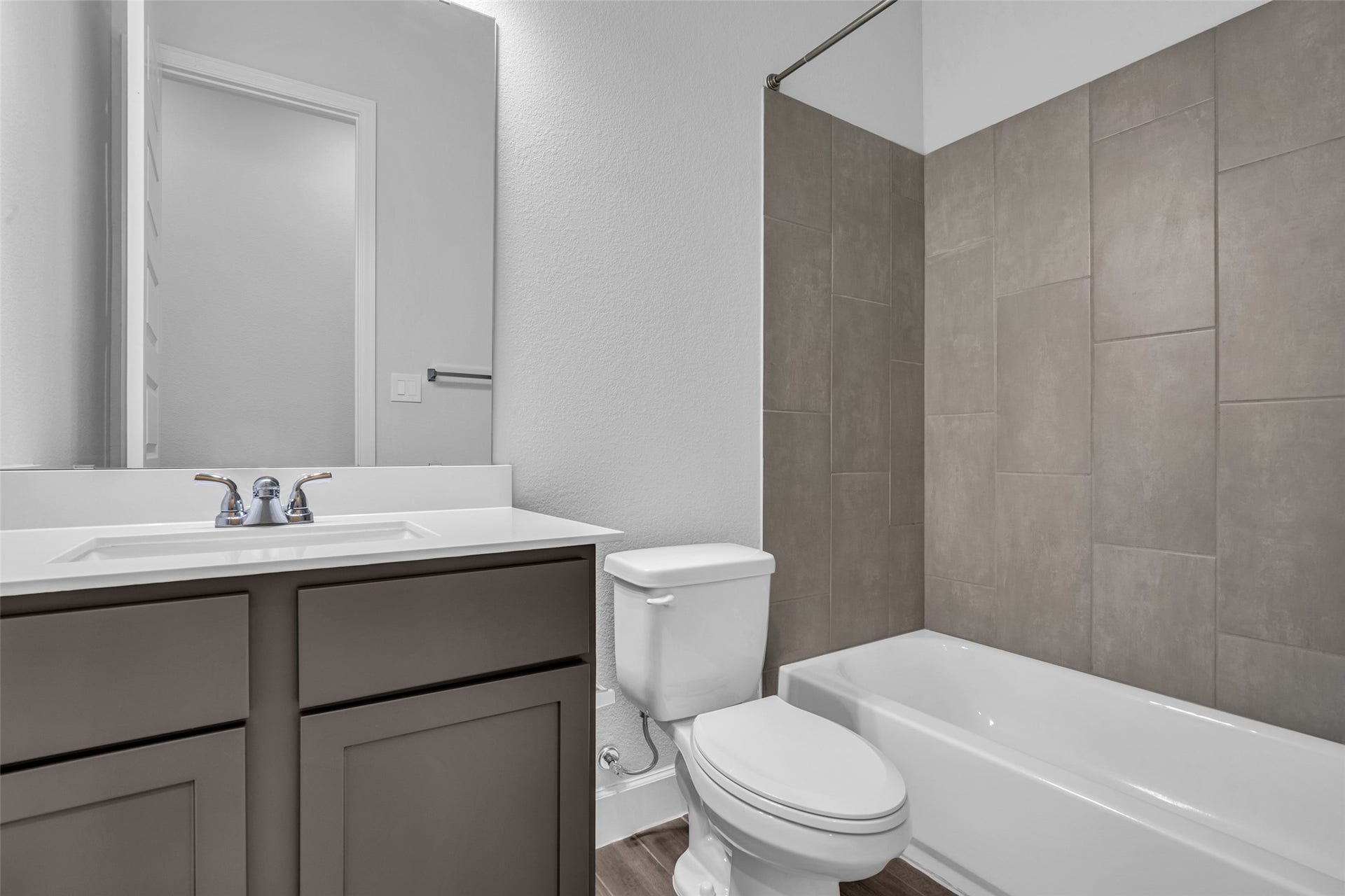 2215 Carrol Creek Drive, Richmond, TX 77469 Third full bathroom