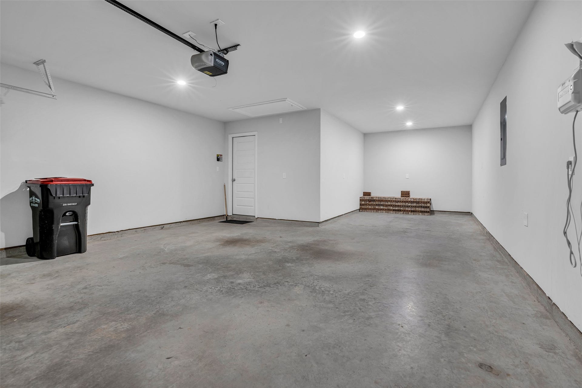 2215 Carrol Creek Drive, Richmond, TX 77469 Three car tandum garage