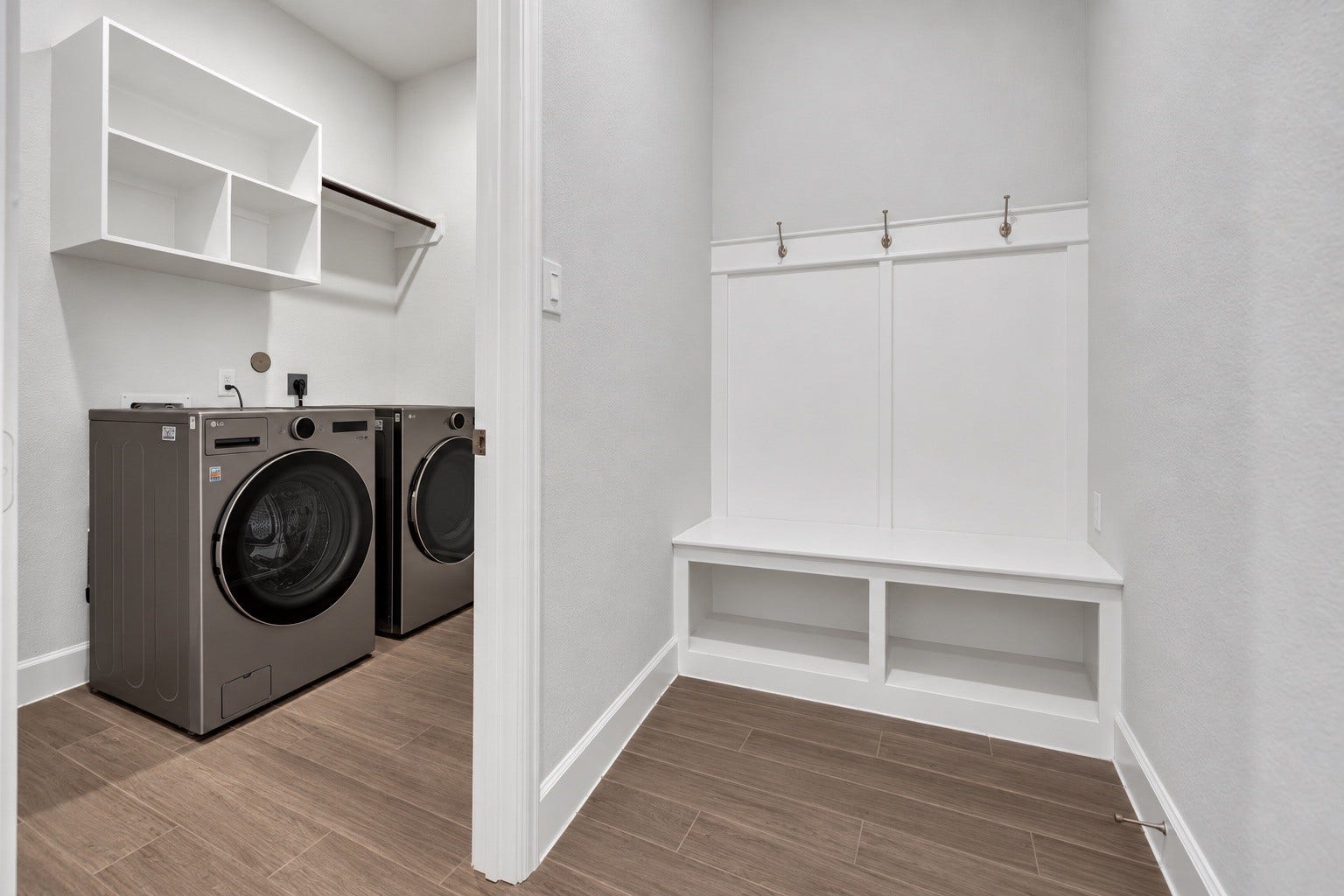 2215 Carrol Creek Drive, Richmond, TX 77469 Laundry room and mud room