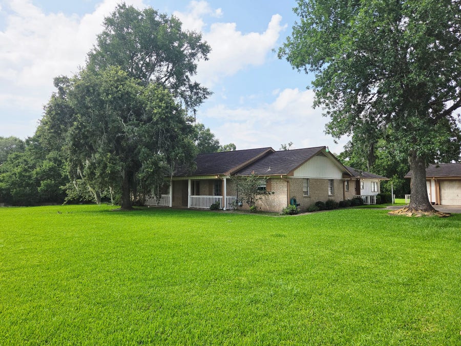 Property photo for 503 Greenbriar Avenue, Friendswood, TX