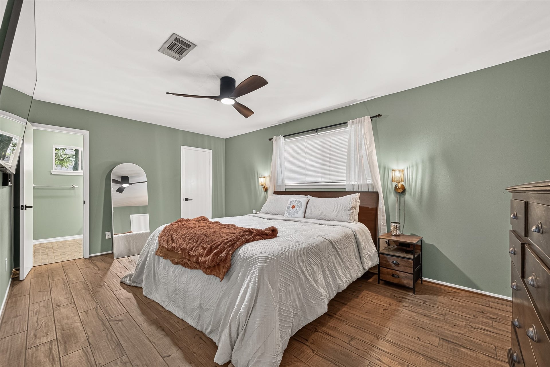 10711 Braewick Drive, Houston, TX 77096