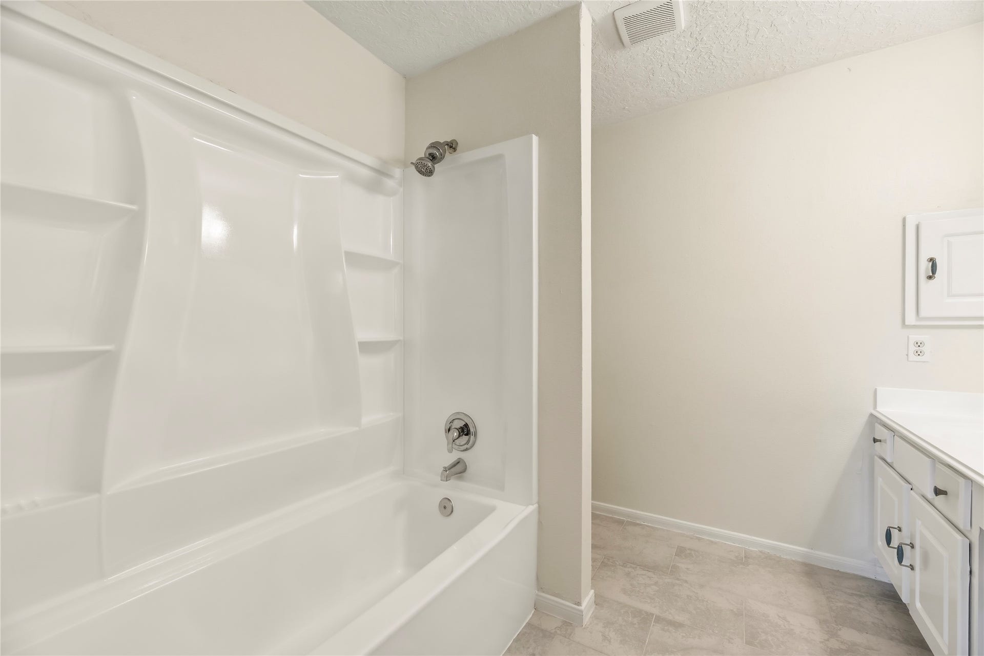 3422 Powell Way, Missouri City, TX 77459 Secondary bathroom with a shower/tub combo and an oversized vanity.