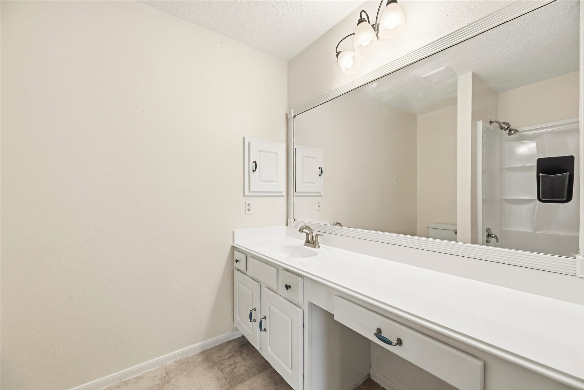 3422 Powell Way, Missouri City, TX 77459 Secondary bathroom with a shower/tub combo and an oversized vanity.
