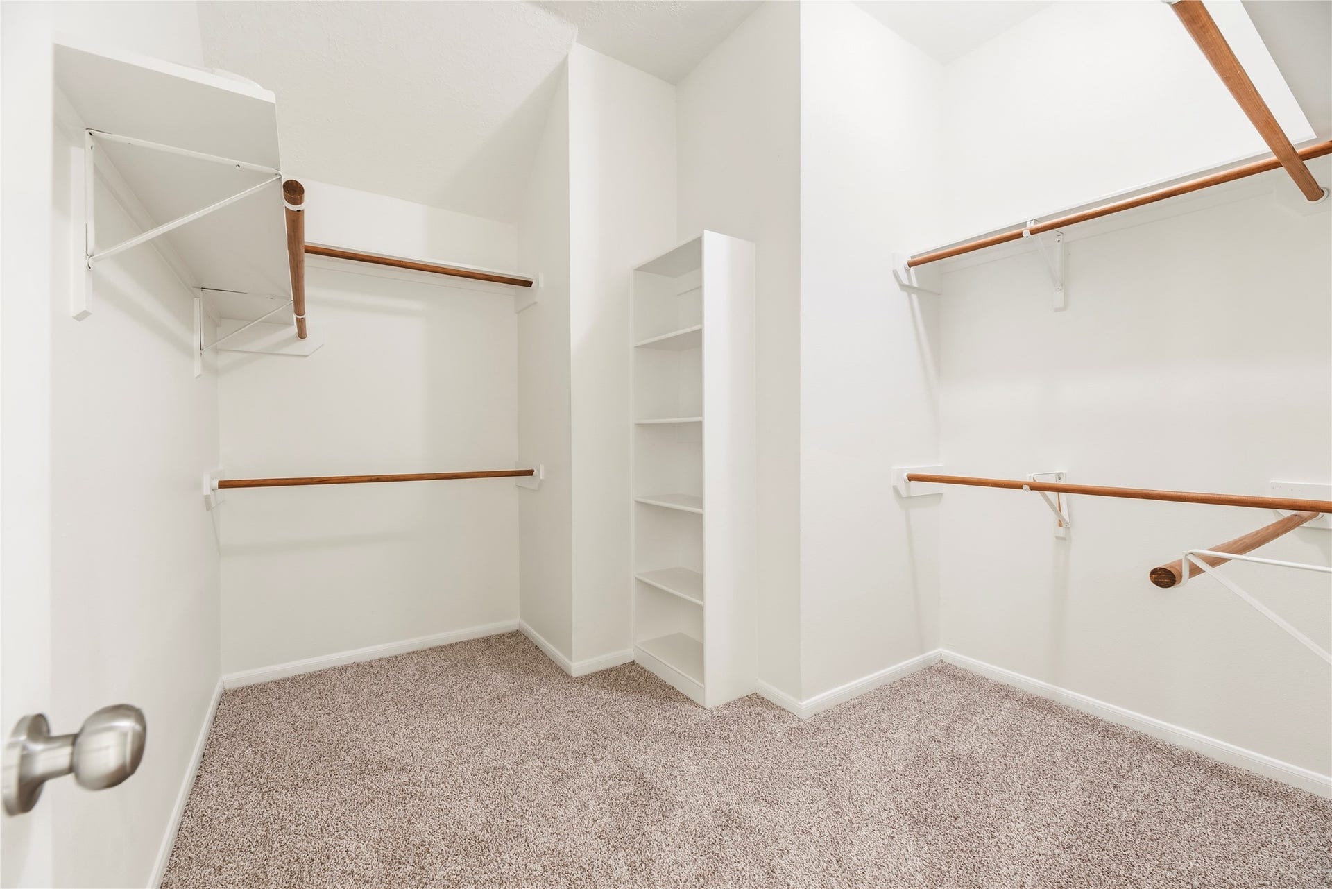 3422 Powell Way, Missouri City, TX 77459 Huge walk-in closet in the primary suite.