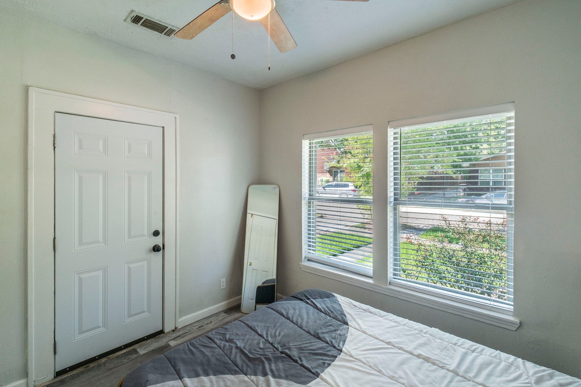 2613 & 2615 Isabella Street, Houston, TX 77004 2613 & 2615 Isabella Street, Houston, TX 77004
