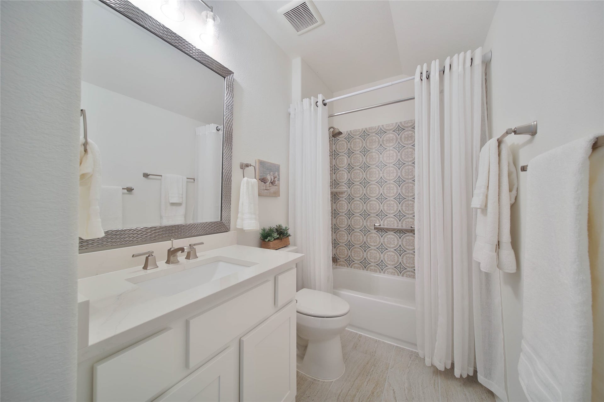 Stylish Ensuite Bath