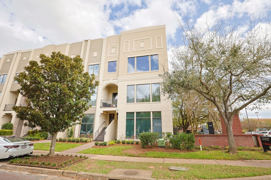 Property photo for 1423 Lake Pointe Parkway, Sugar Land, TX