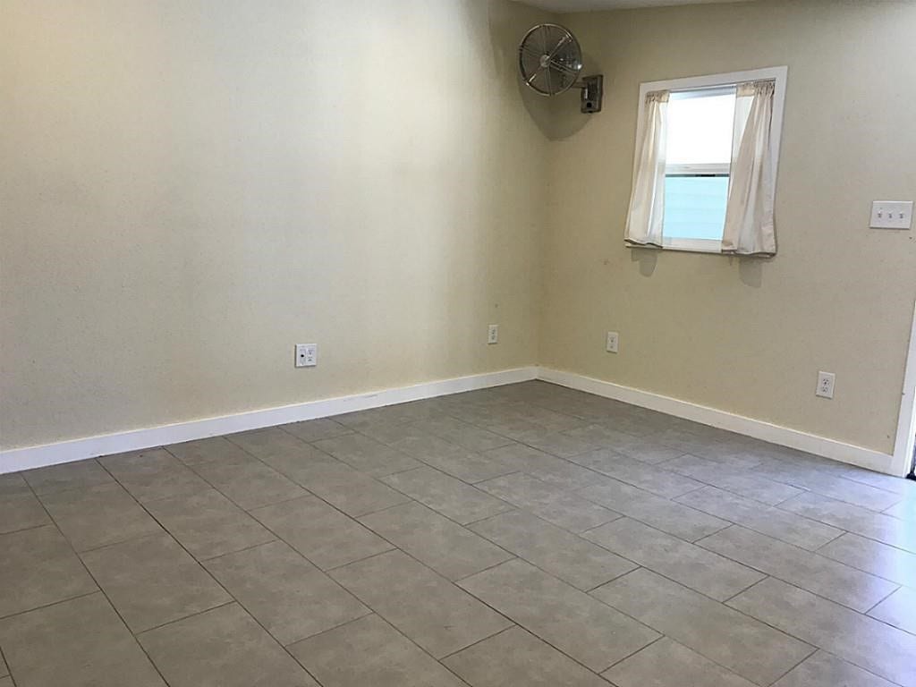 106 Opal Court, Houston, TX 77009 2nd bedroom in unit B