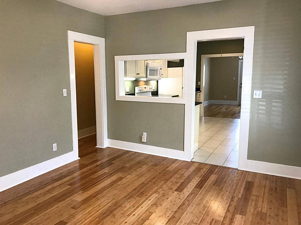 106 Opal Court, Houston, TX 77009 Walk into this great living room with pass through to kitchen. The dining room is on the other side of the kitchen