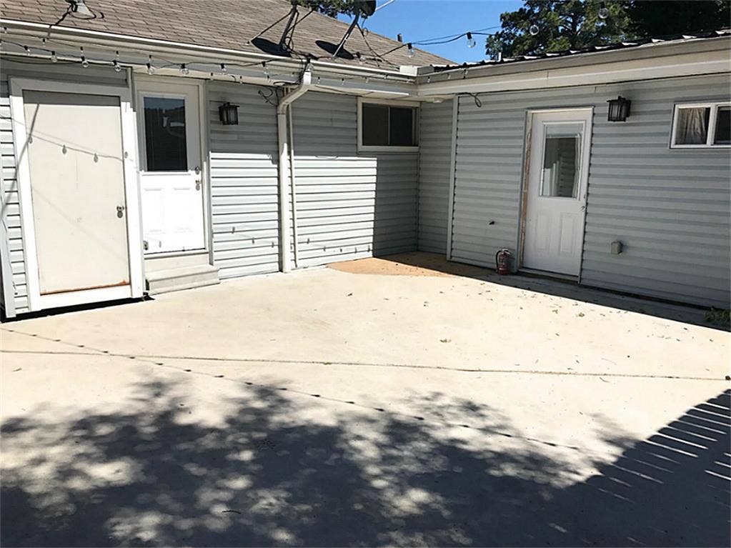 106 Opal Court, Houston, TX 77009 Back patio area shared with Unit B.