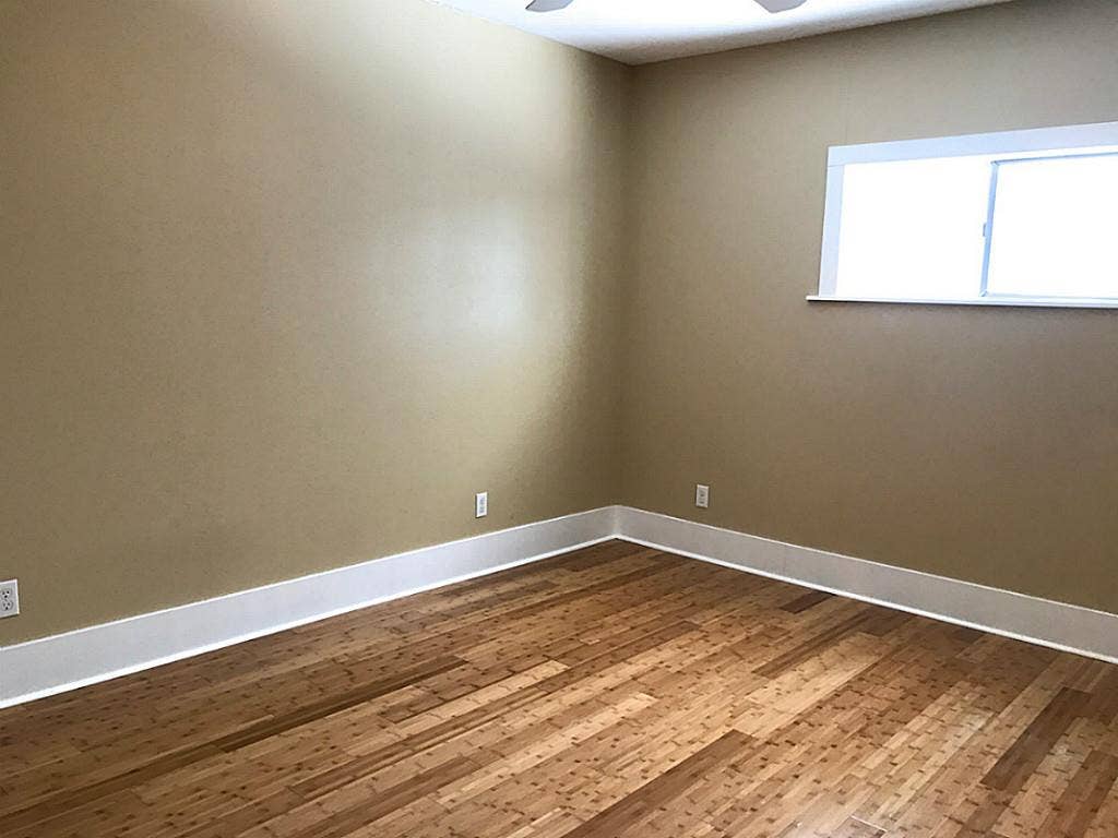 106 Opal Court, Houston, TX 77009 Back/primary bedroom