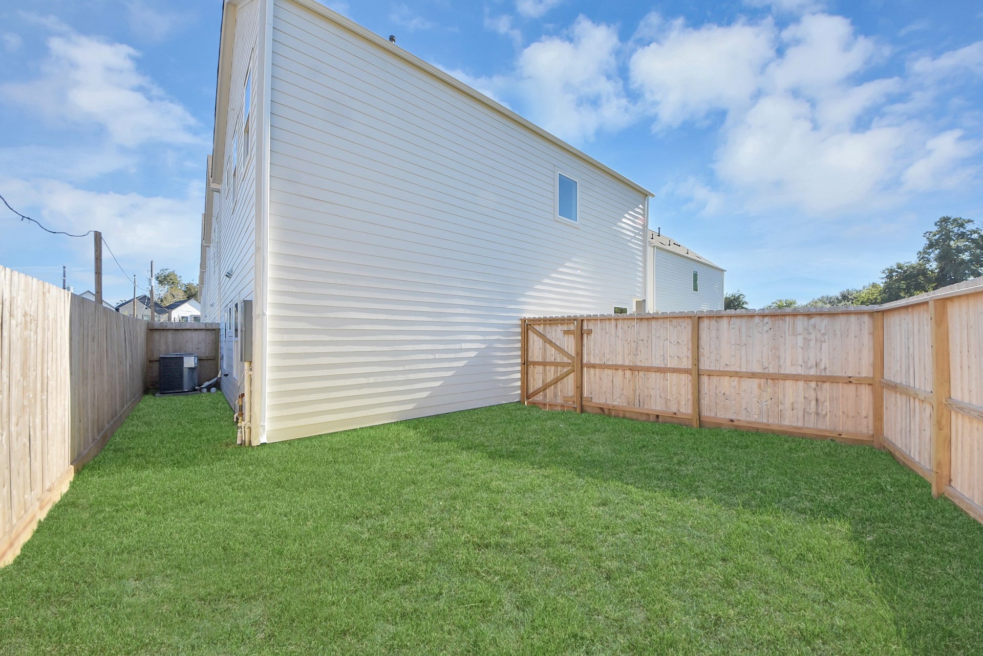 5252 Texas Street, Houston, TX 77011