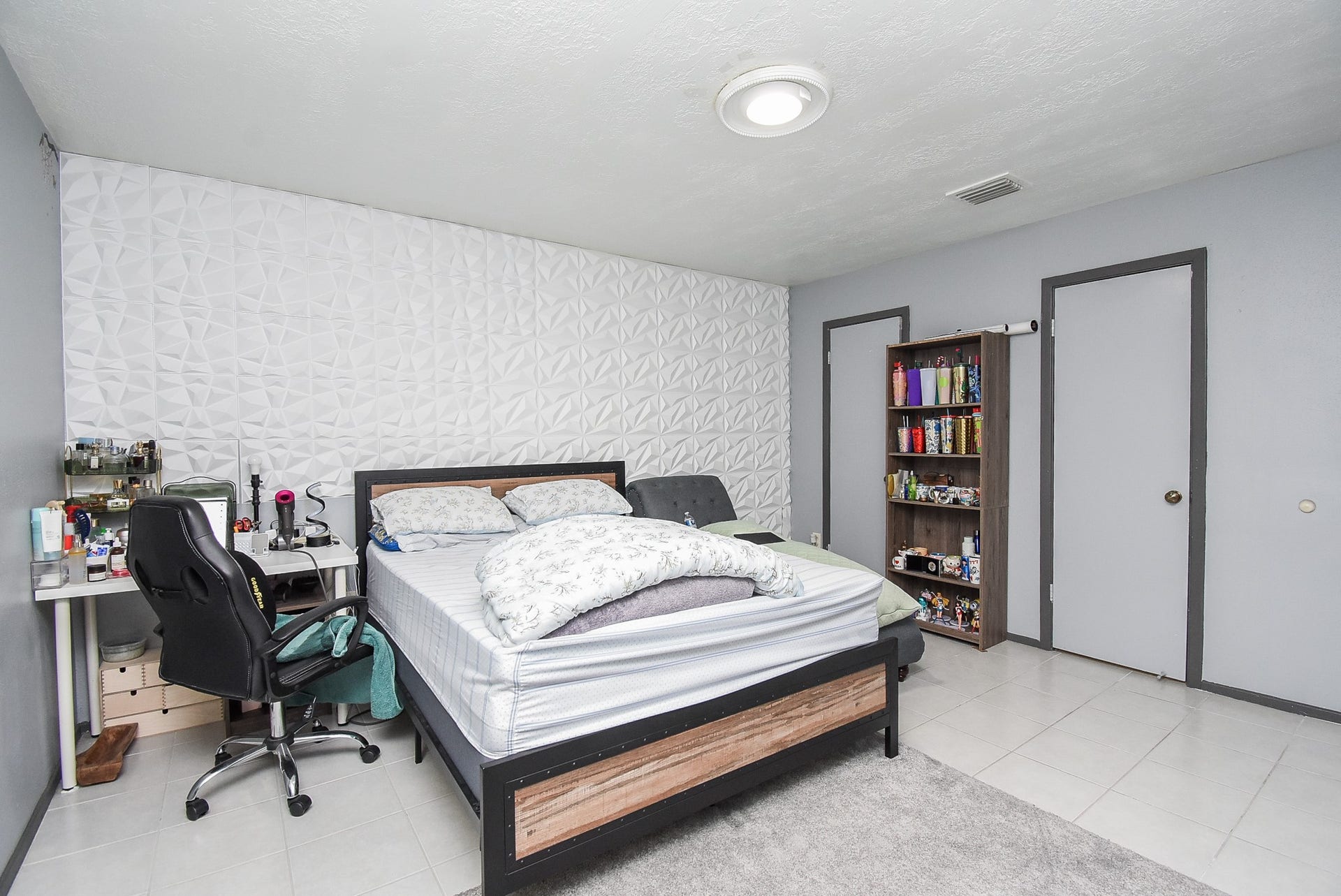 12469 Sharpview Drive, #2469, Houston, TX 77072
