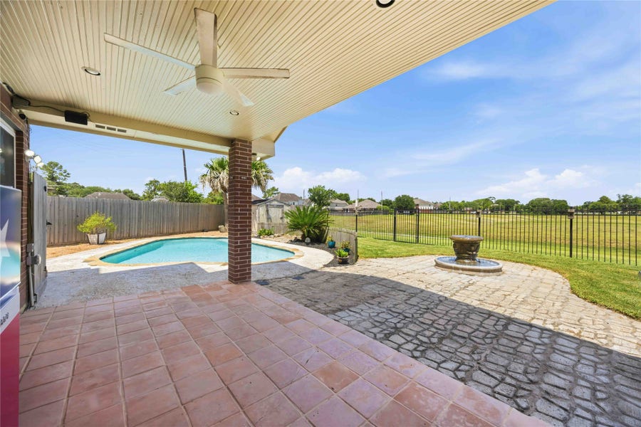 Property photo for 3923 Oak Wood Drive N, Pearland, TX