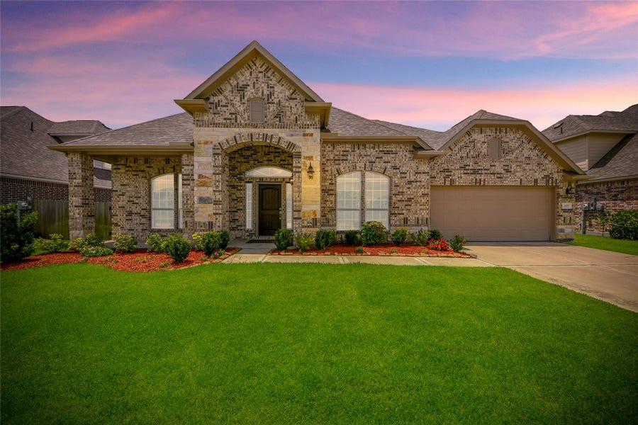 Property photo for 1577 Elm Court, Angleton, TX