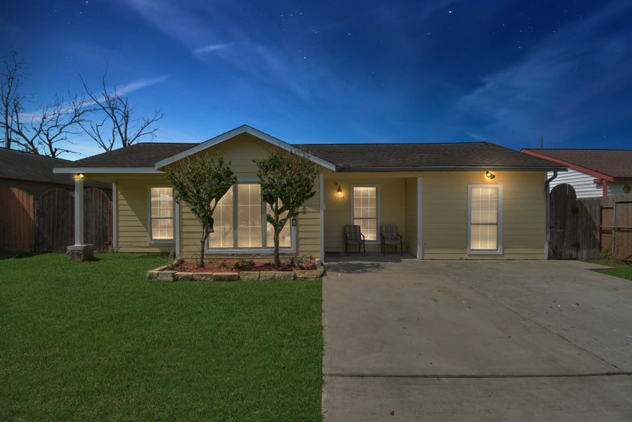 Property photo for 1404 Briarwood Drive, Pasadena, TX